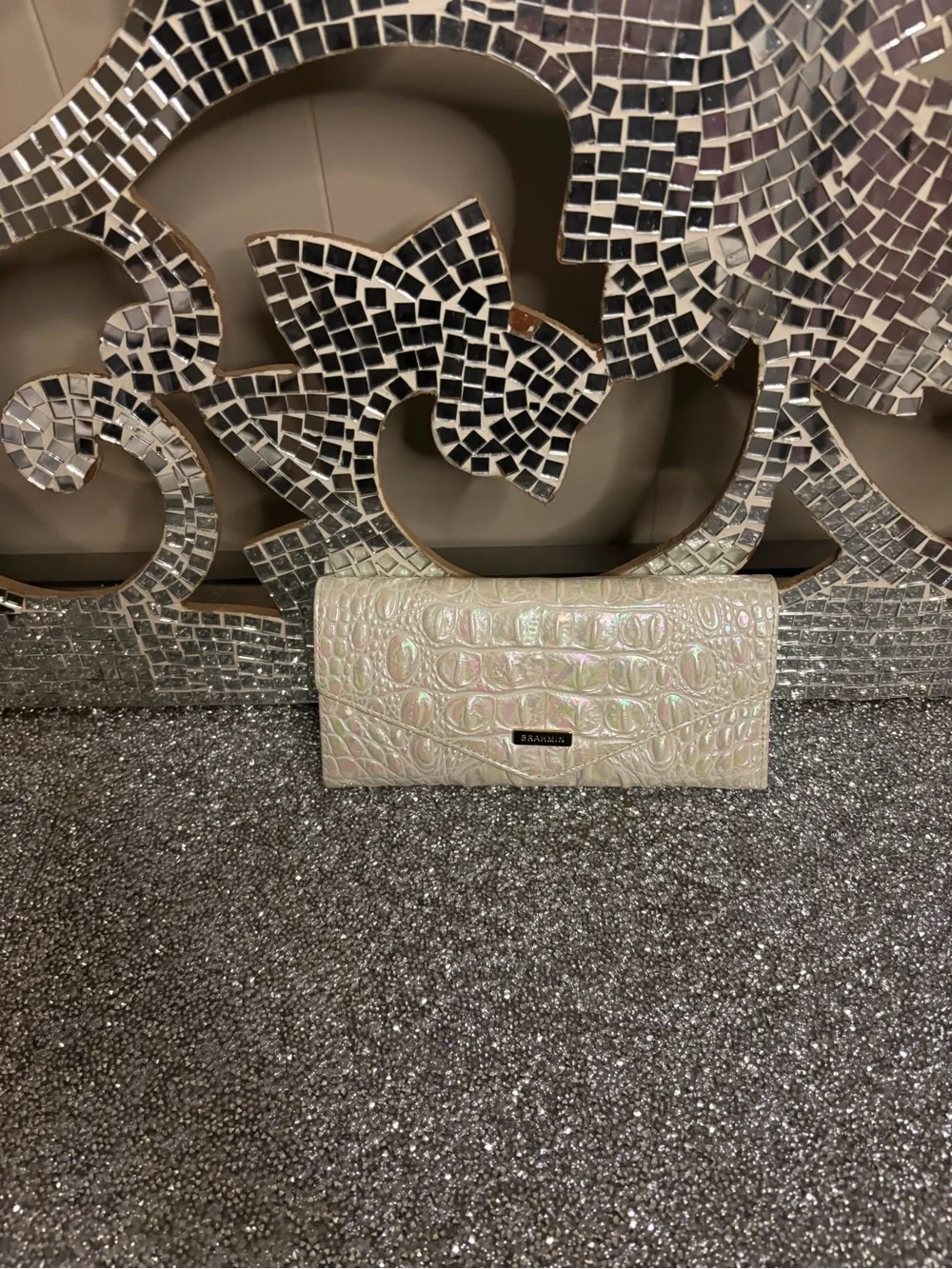 💕Brahmin Iridescent Croc Embossed Envelope Clutch - Pearl
